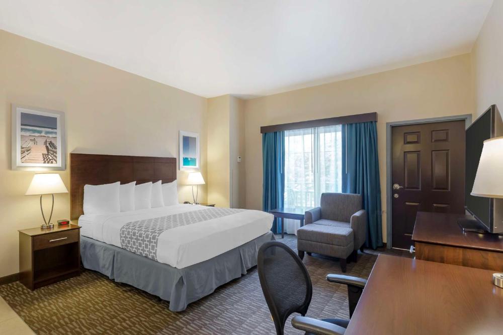 King Room - Non-Smoking interior